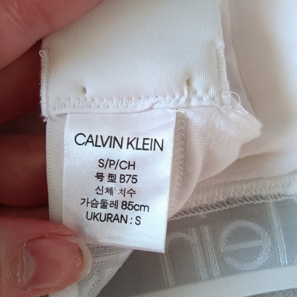 Calvin Klein | Small white bra - Picture 4 of 5